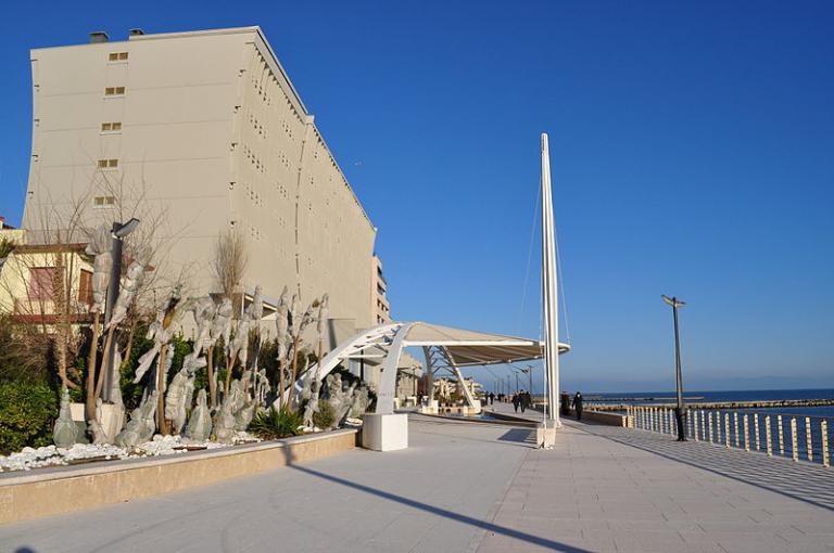 Grado_Strandpromenade__c__wiki_Frankforter__bearbeitet_durch_Regi51_01